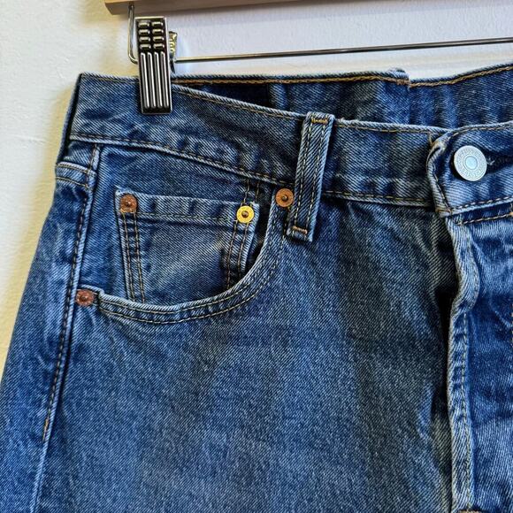 Classic LEVI'S 501 '93 Medium Wash Jeans - Picture 2 of 7